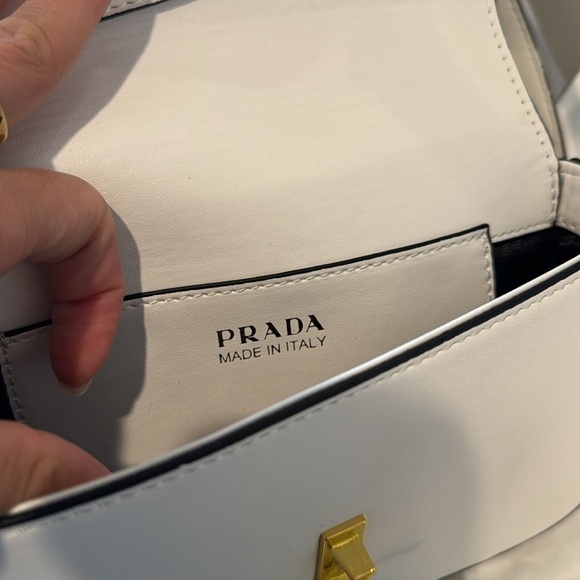 S I m I l a r Prada White Crossbody Bag with Gold Logo - Picture 2 of 2